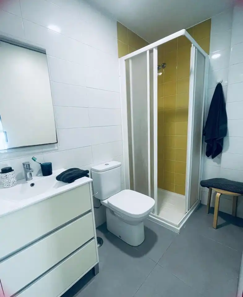 Baño de Piso para compartir en Alfara del Patriarca, Valencia