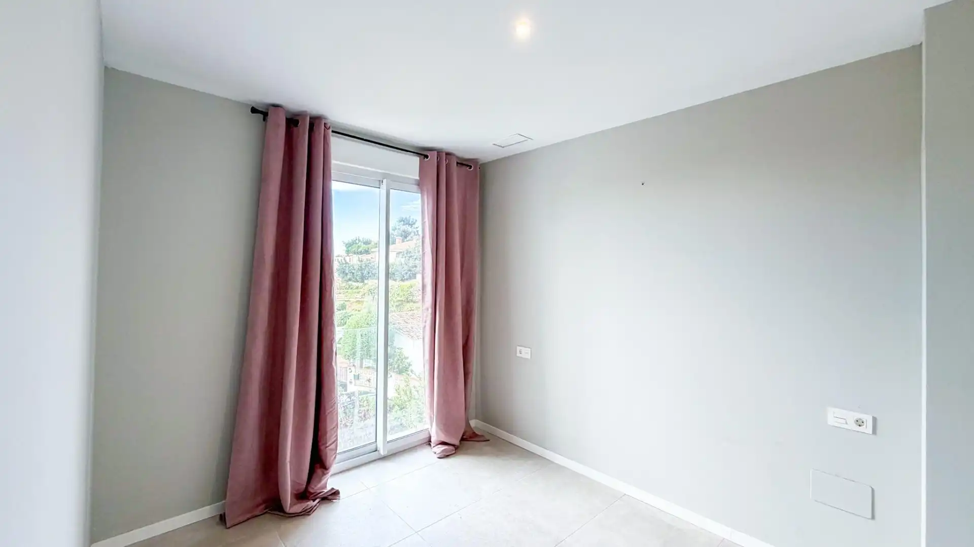 Dormitori de Casa o xalet en venda en Benalmádena amb Aire condicionat, Jardí privat i Terrassa