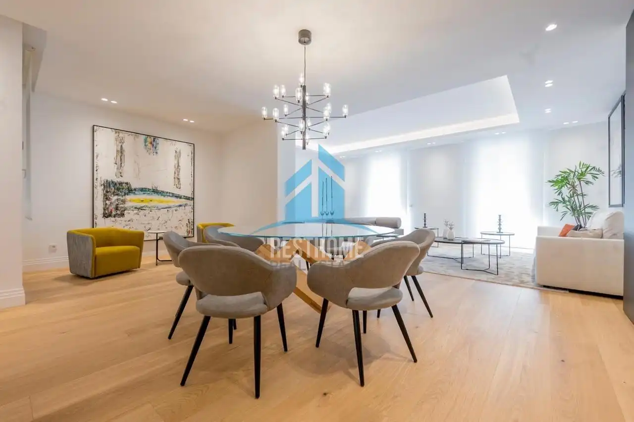 Sala d'estar de Pis en venda en Madrid amb Aire condicionat, Moblat i Balcó