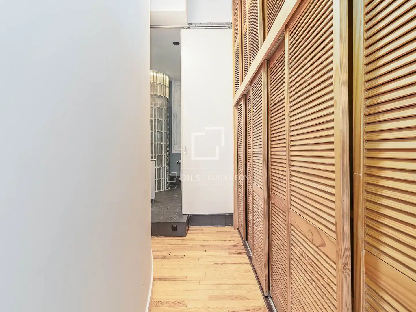 Flat for sale in Barcelona  with Air Conditioner, Terrace and Storage room