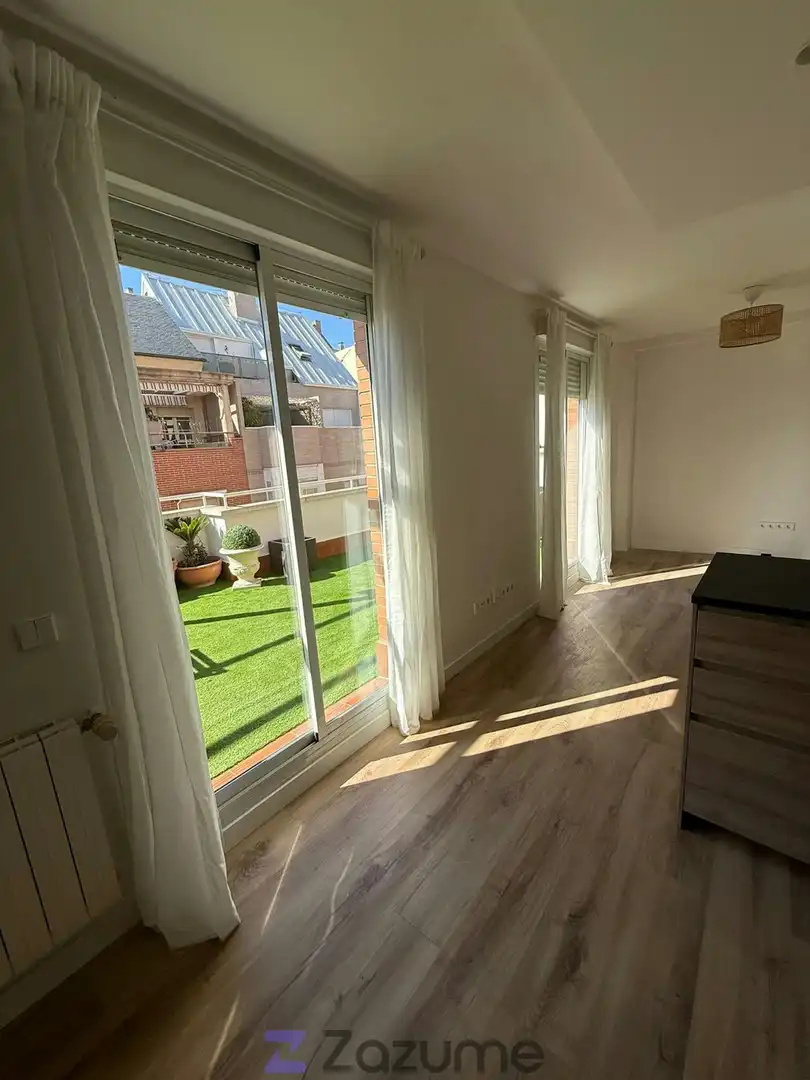 Bedroom of Attic for rent in Madrid  with Heating, Parquet flooring and Terrace