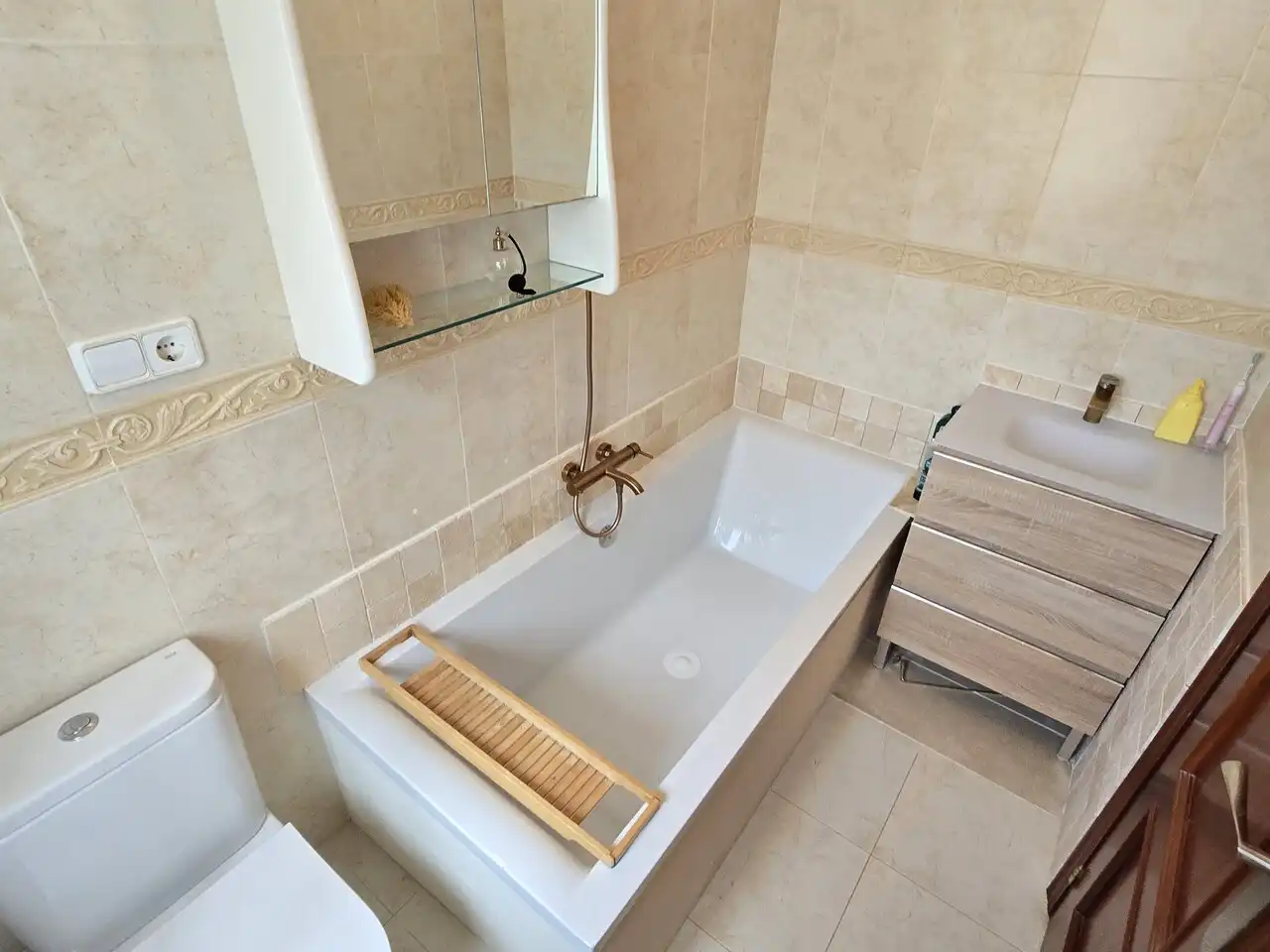 Bany de Casa o xalet en venda en Periana amb Aire condicionat, Terrassa i Piscina