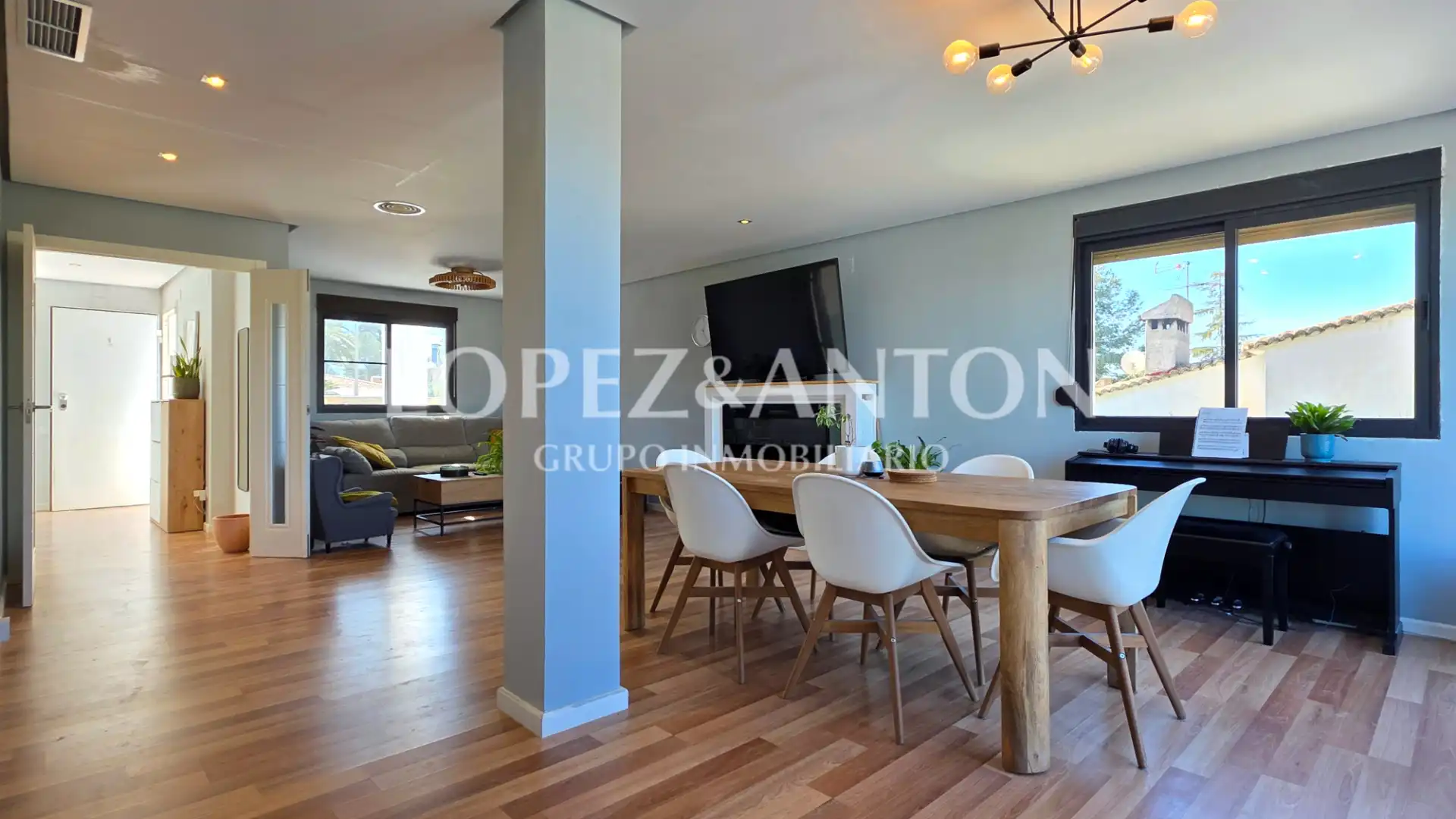 Dining room of Houses for sale in L'Eliana  with Air Conditioner, Private garden and Parquet flooring