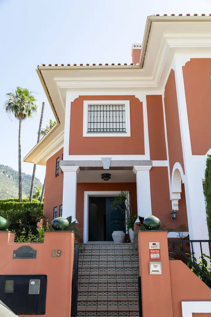 Vista exterior de Casa o xalet en venda en Alhaurín de la Torre amb Terrassa