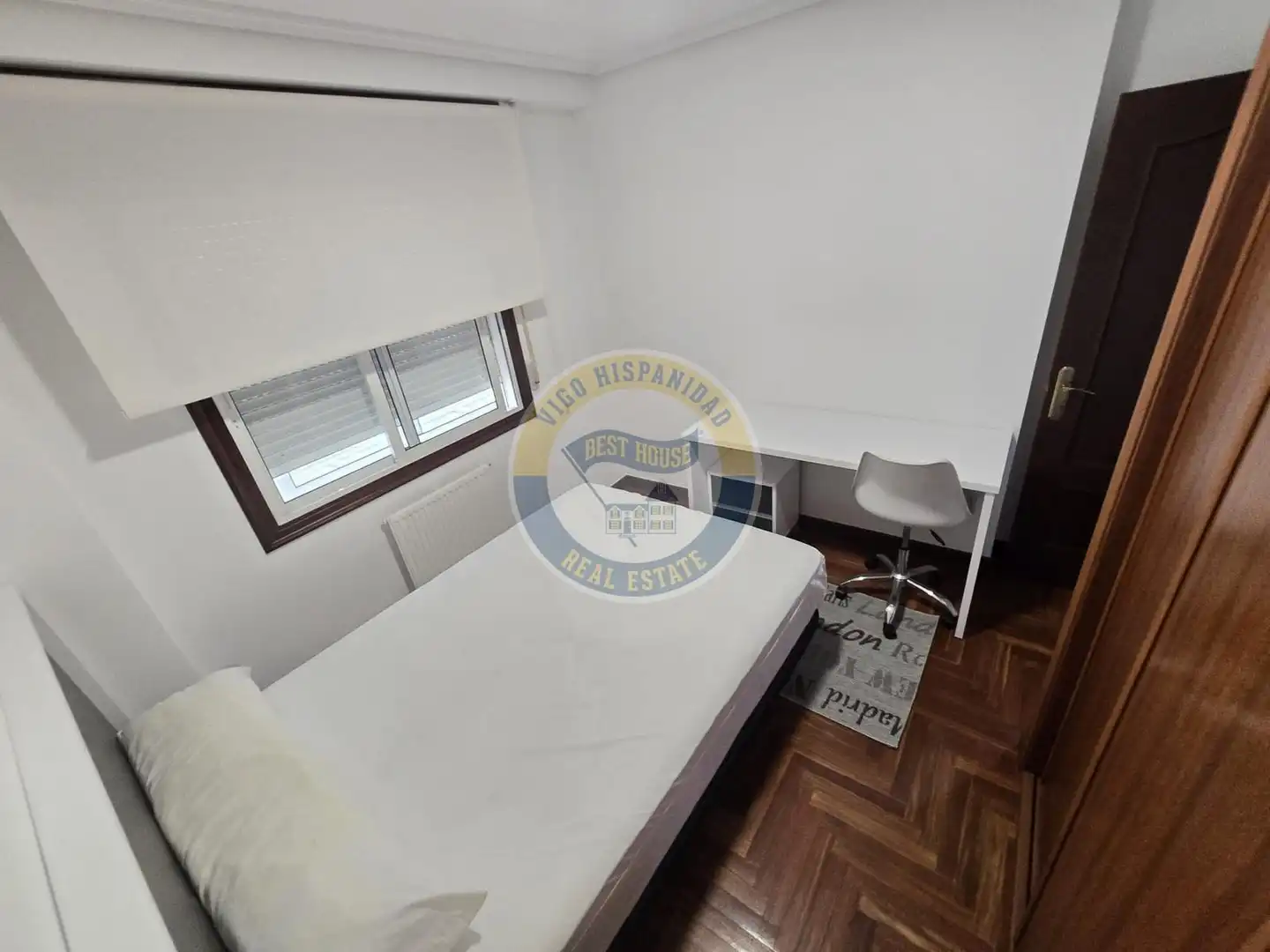 Dormitori de Pis de lloguer en Vigo  amb Calefacció, Parquet i Moblat