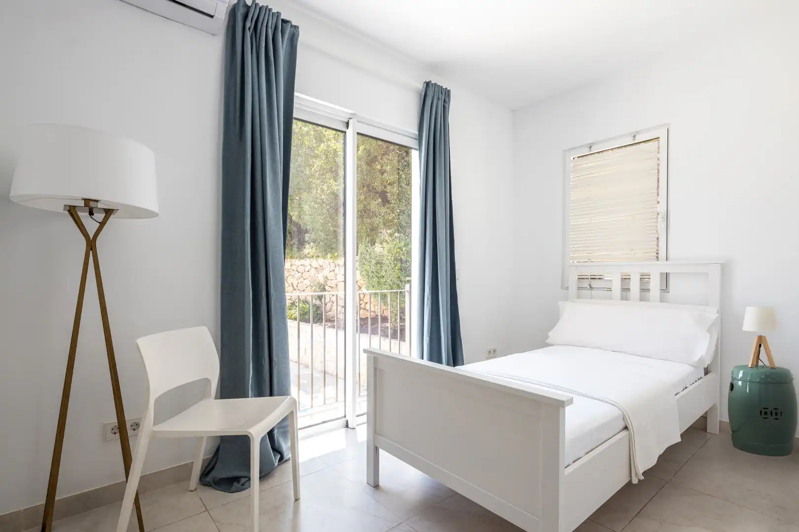 Dormitori de Casa o xalet de lloguer en Marbella amb Aire condicionat, Jardí privat i Terrassa