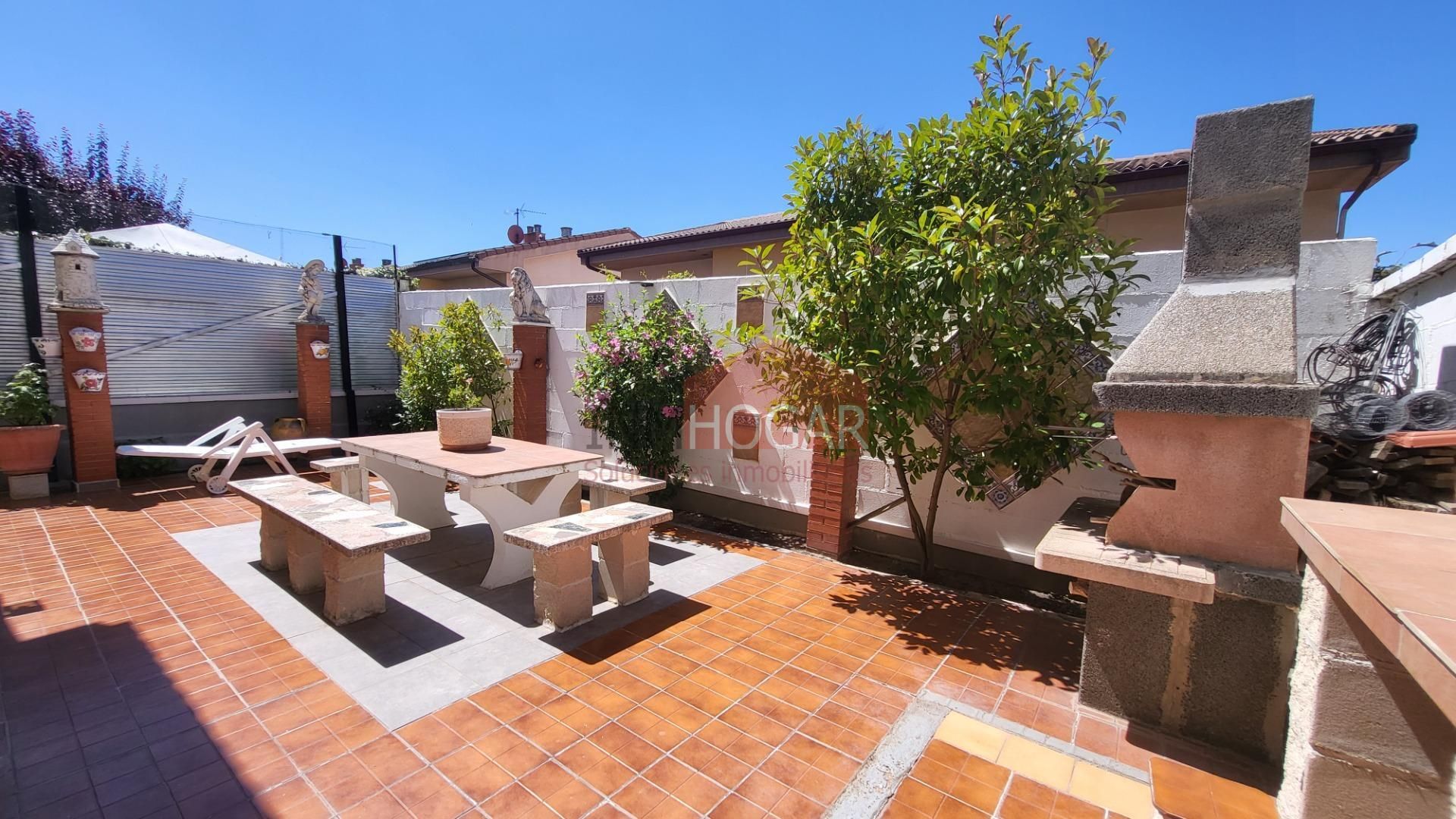 Terrassa de Casa adosada en venda en Ávila Capital amb Calefacció, Jardí privat i Parquet