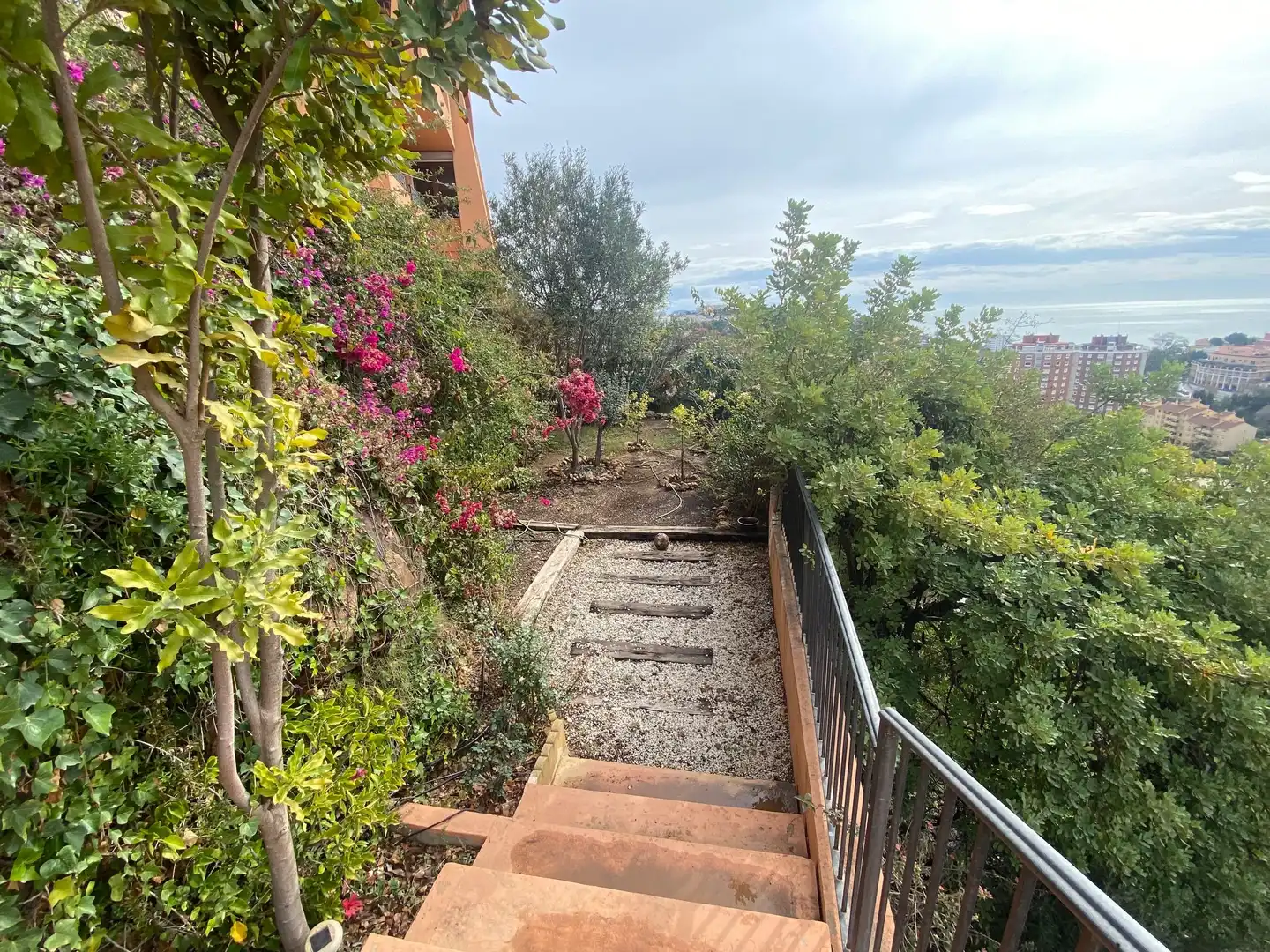 Houses for sale in Calle Sierra de Yeguas, Limonar