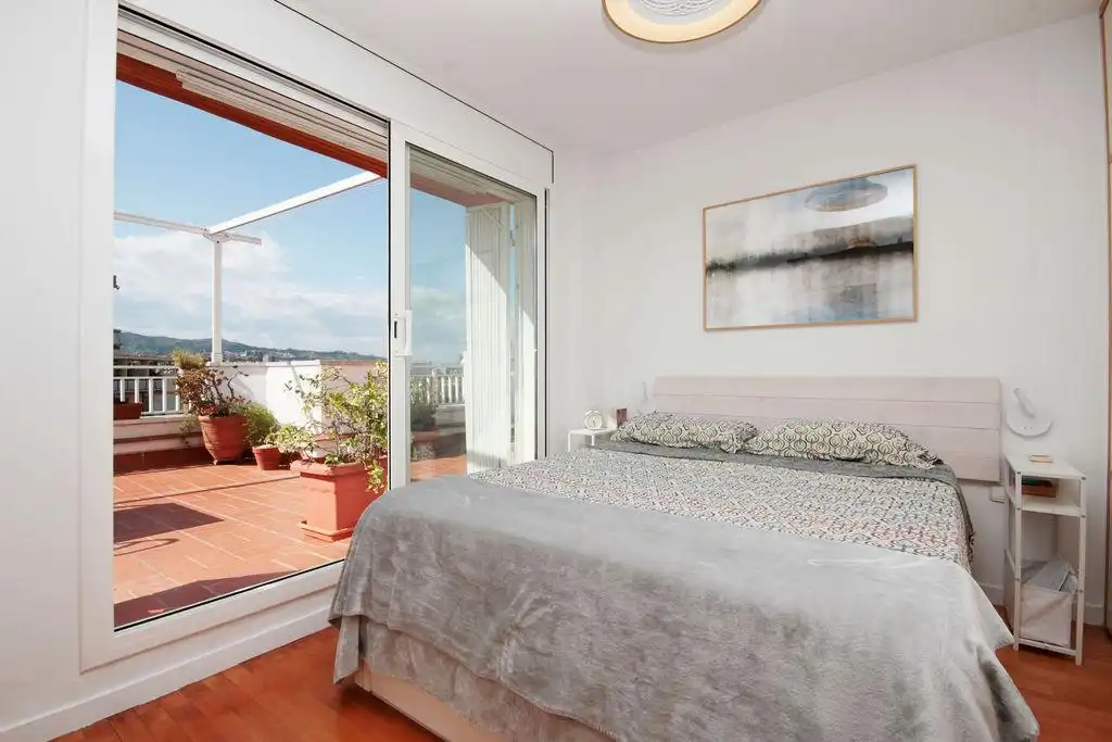 Habitación de Ático en venta en Barcelona con Aire acondicionado, Calefacción y Parquet