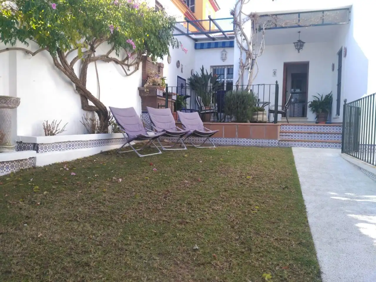 Terrasse von Einfamilien-Reihenhaus zur Miete in Sanlúcar de Barrameda mit Klimaanlage, Privatgarten und Schwimmbad