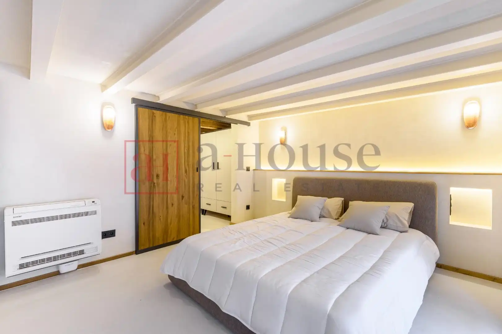 Penthouse with terrace for sale in Carrer Carrer Sèneca, imagen 13