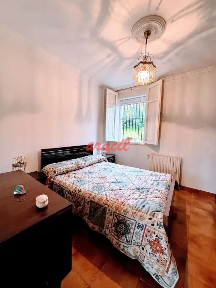 Habitación de Casa o chalet en venta en Ourense Capital  con Calefacción, Jardín privado y Terraza