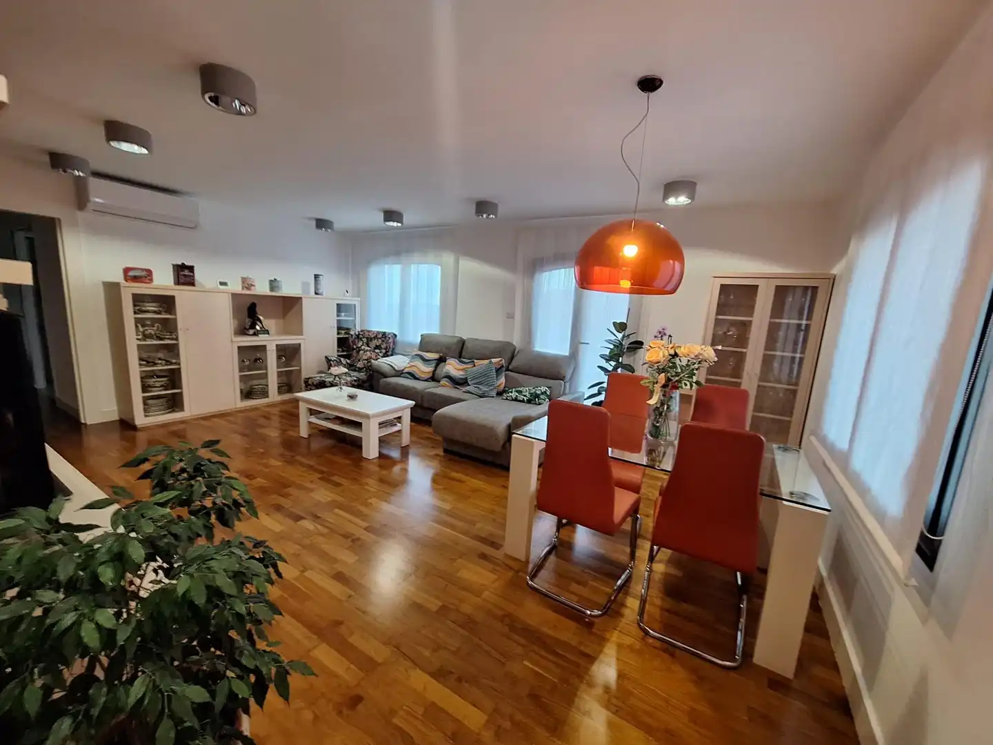 Sala de estar de Casa o chalet en venta en Castellar del Vallès con Aire acondicionado, Jardín privado y Parquet