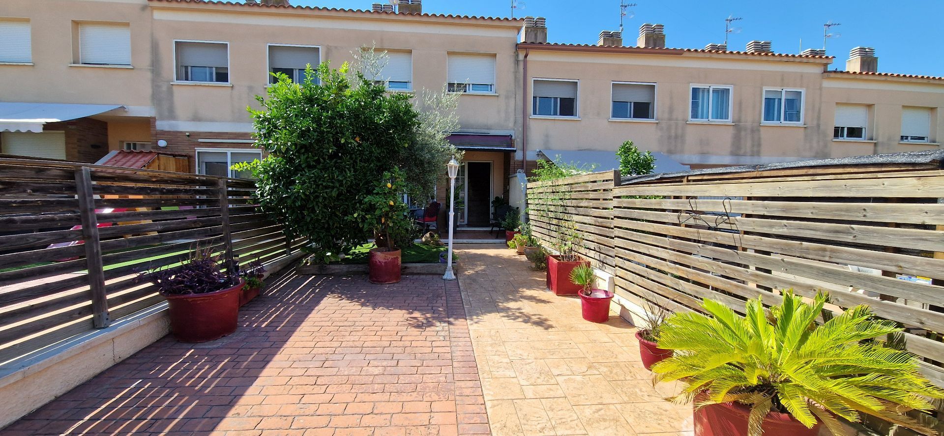 Exterior view of Single-family semi-detached for sale in Sant Jaume dels Domenys  with Heating, Private garden and Terrace