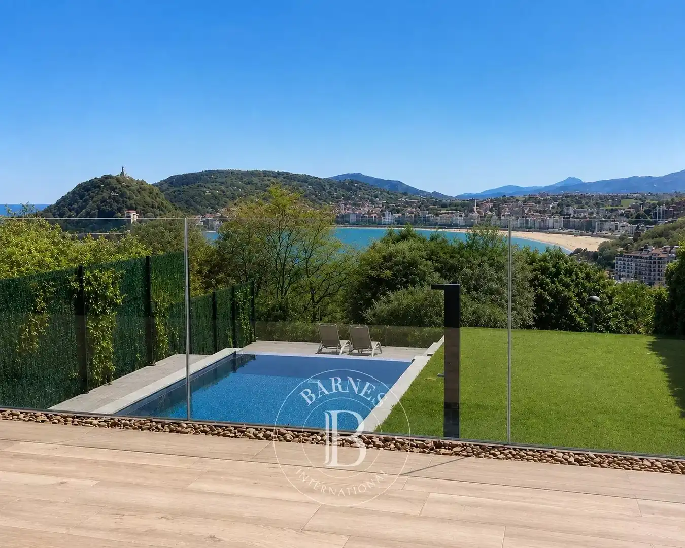 Casa o xalet en venda en Donostia - San Sebastián  amb Calefacció, Terrassa i Piscina