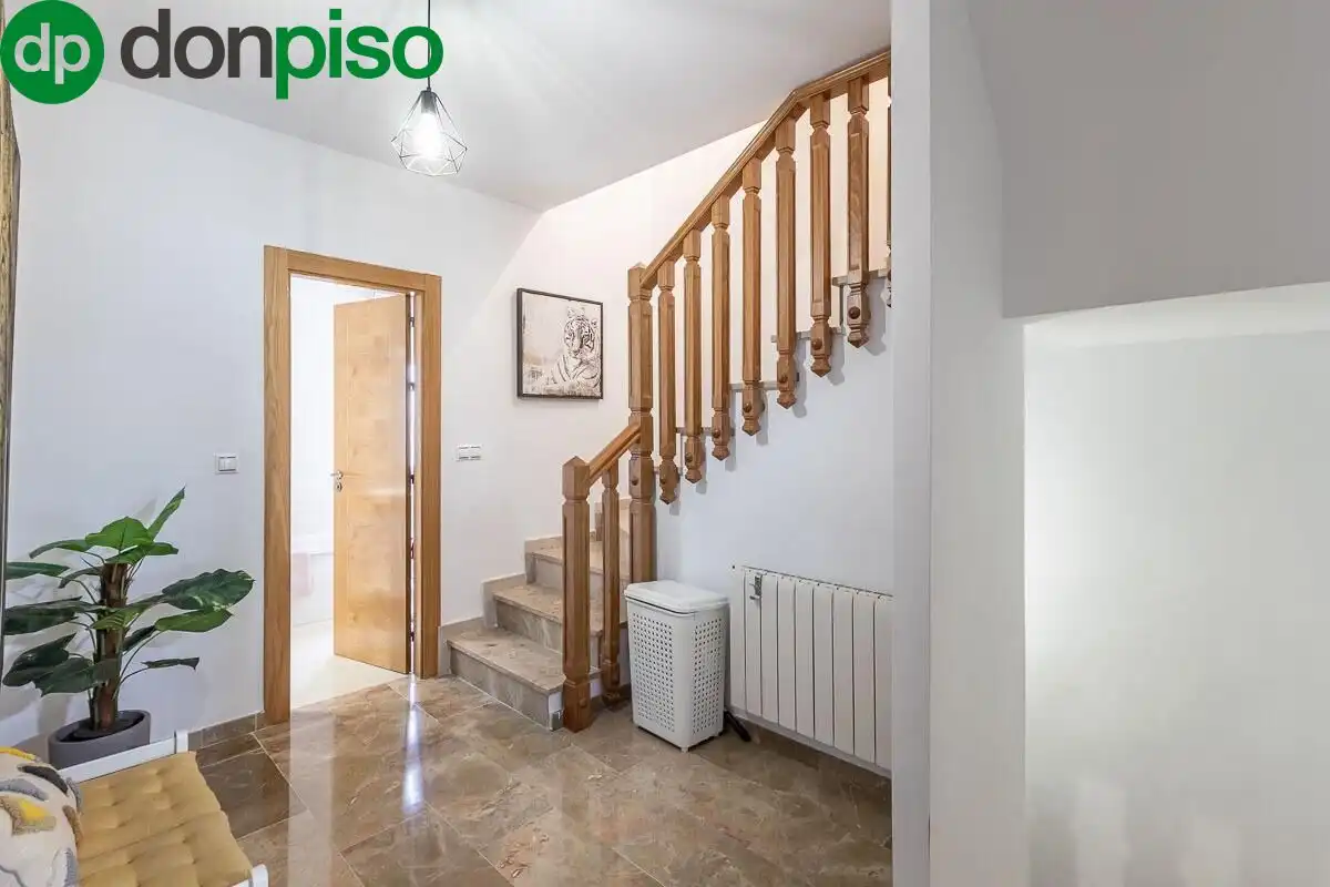 Casa adosada en venta en Churriana de la Vega con Aire acondicionado, Jardín privado y Terraza