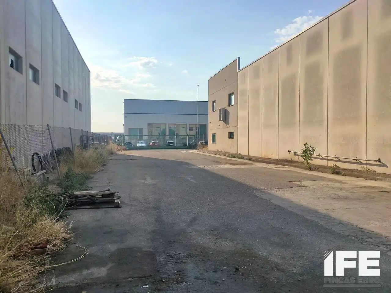 Vista exterior de Nau industrial de lloguer en Alagón