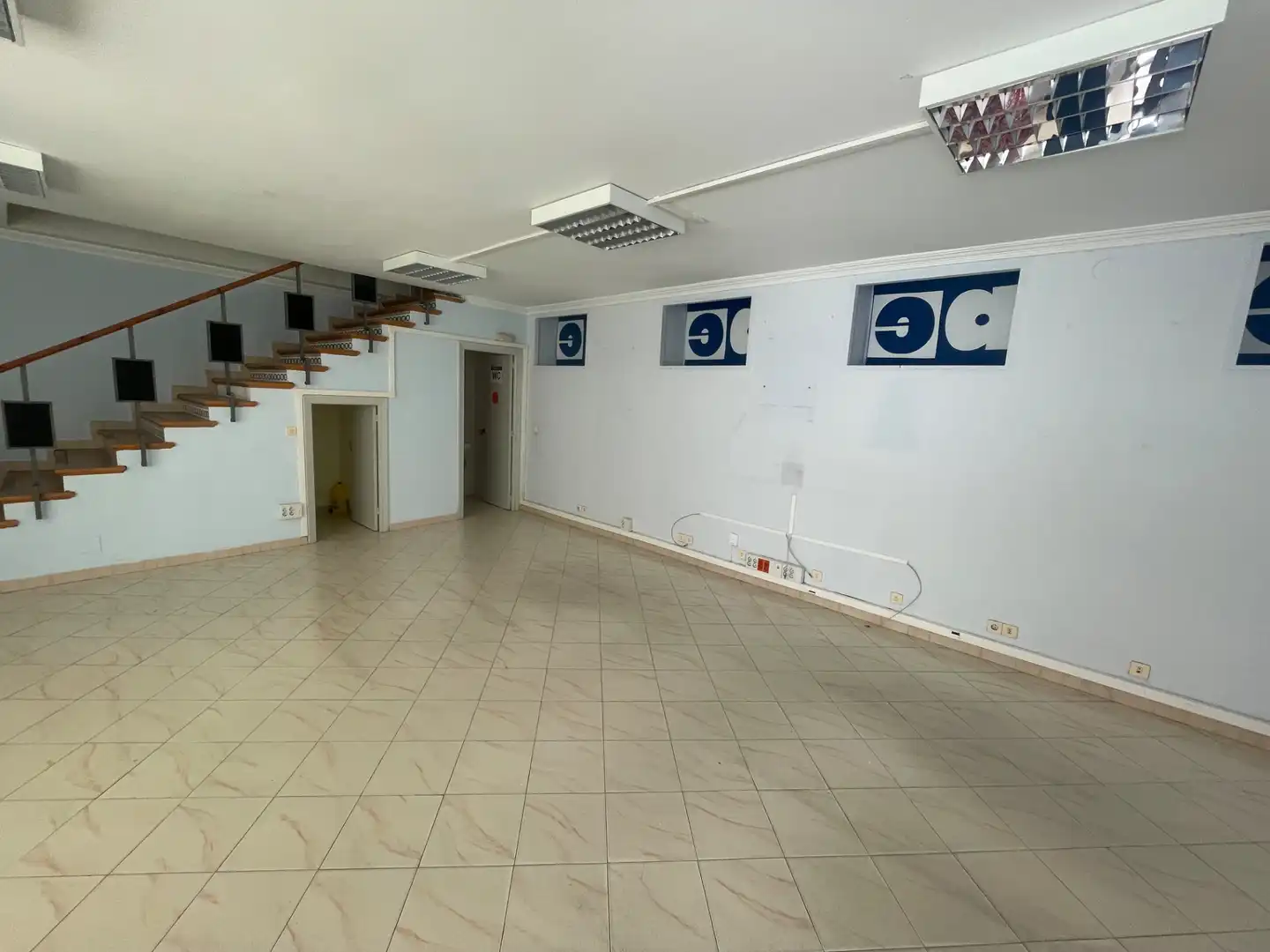 Local comercial en alquiler en Calle Mártires, imagen 2