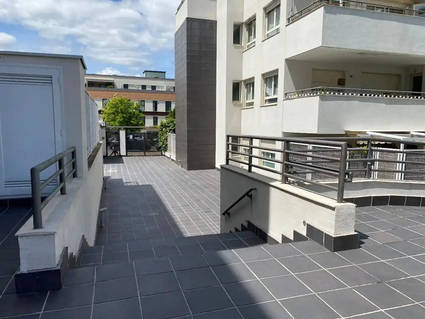 Terrasse von Wohnung zur Miete in Las Rozas de Madrid mit Klimaanlage, Privatgarten und Parkett