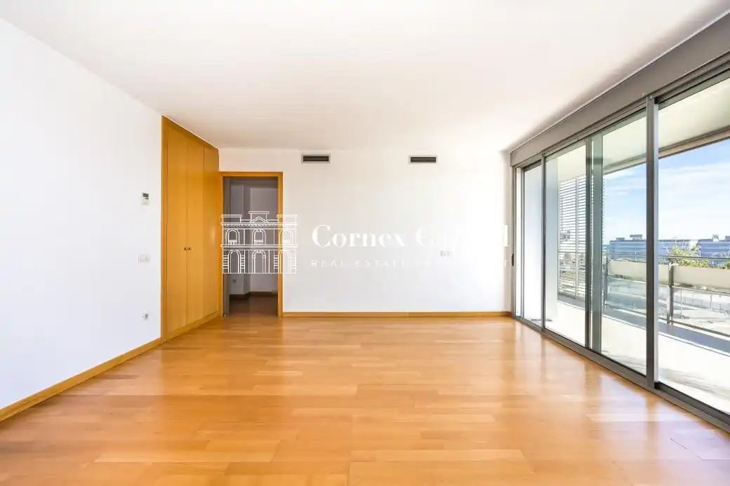 Außenansicht von Wohnung zum Verkauf in Barcelona mit Klimaanlage, Heizung und Privatgarten