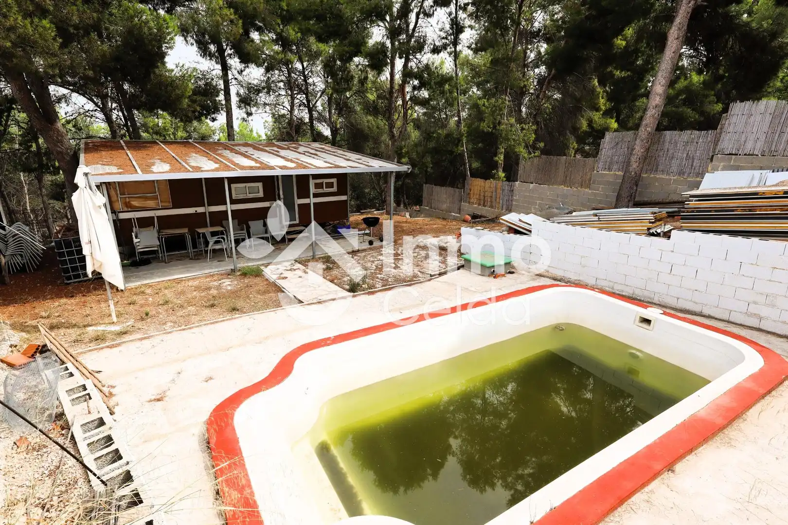 Schwimmbecken von Haus oder Chalet zum Verkauf in Chiva mit Klimaanlage, Privatgarten und Schwimmbad