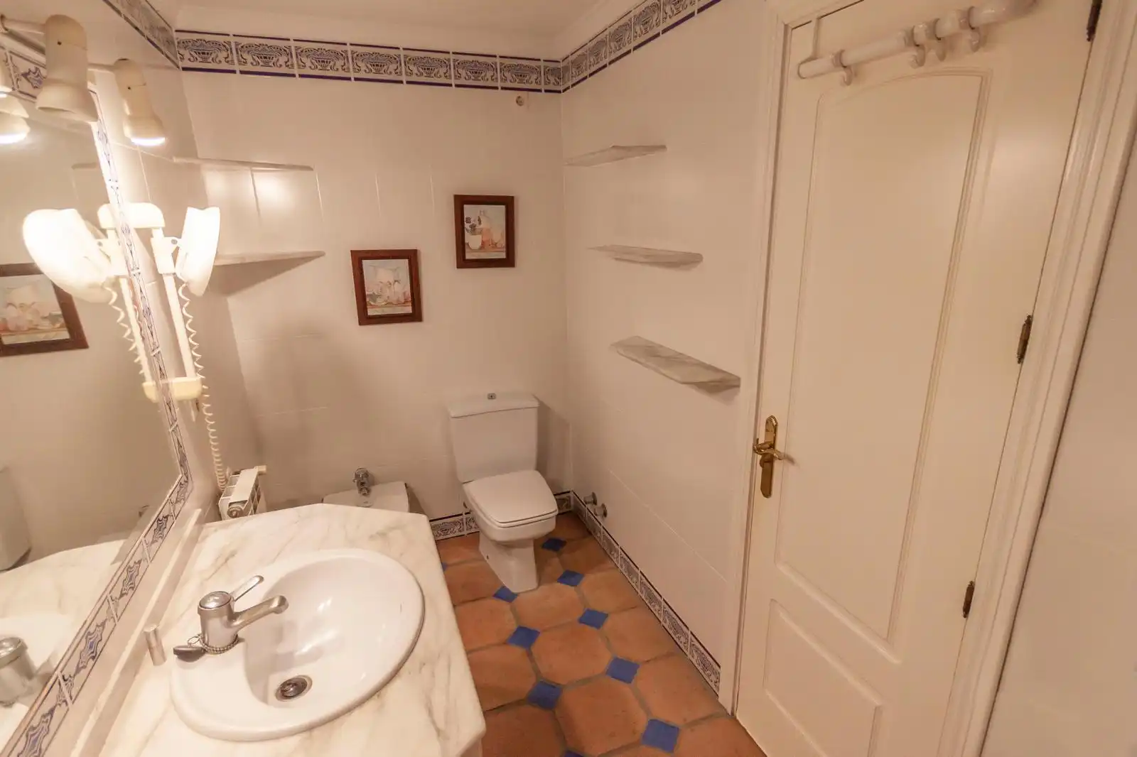 Baño de Piso en venta en Estepona con Aire acondicionado, Calefacción y Parquet