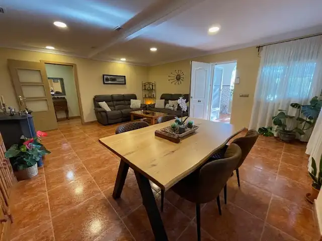 Menjador de Casa o xalet en venda en Alicante / Alacant amb Aire condicionat, Calefacció i Jardí privat