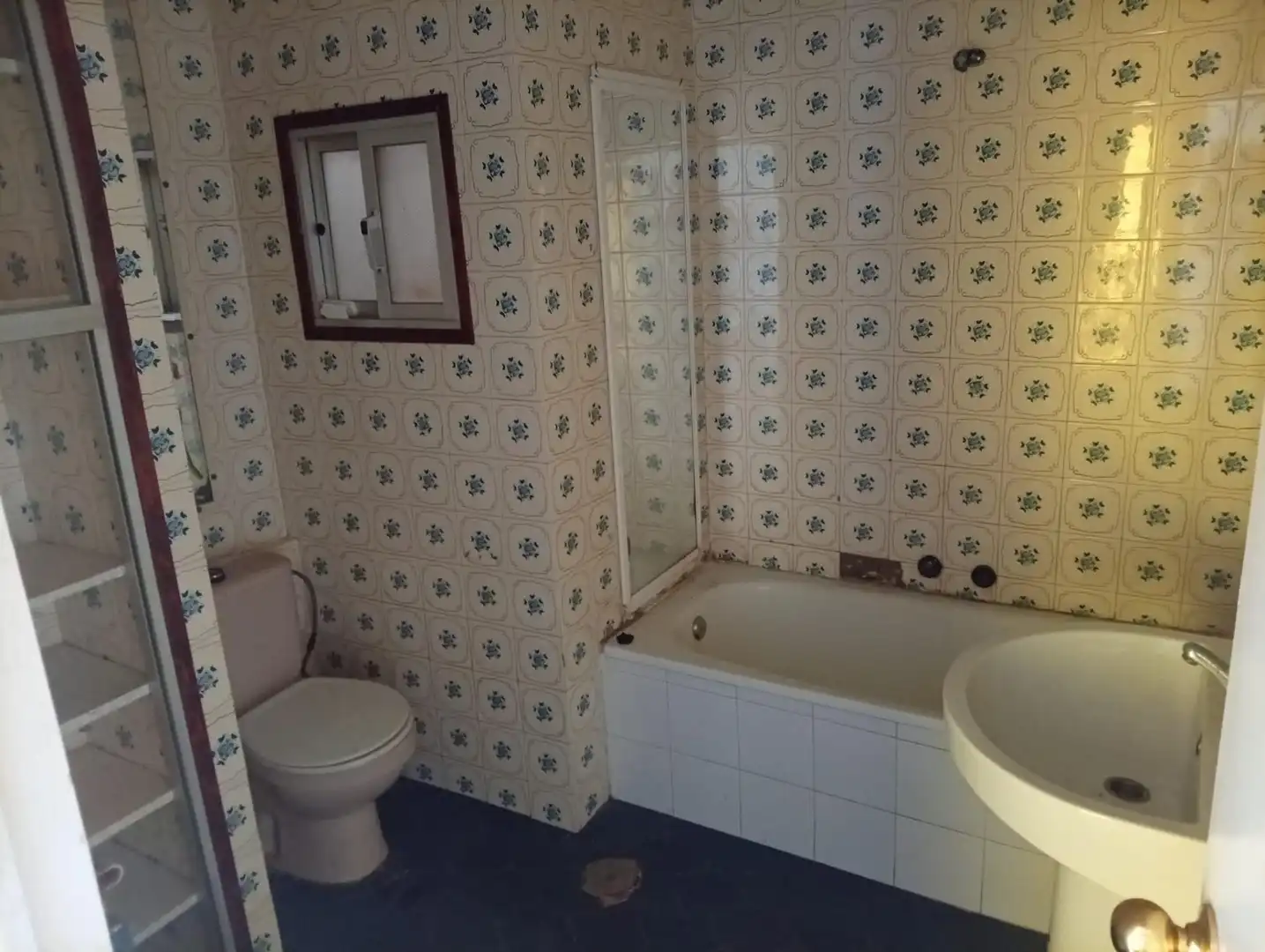 Baño de Piso en venta en La Línea de la Concepción