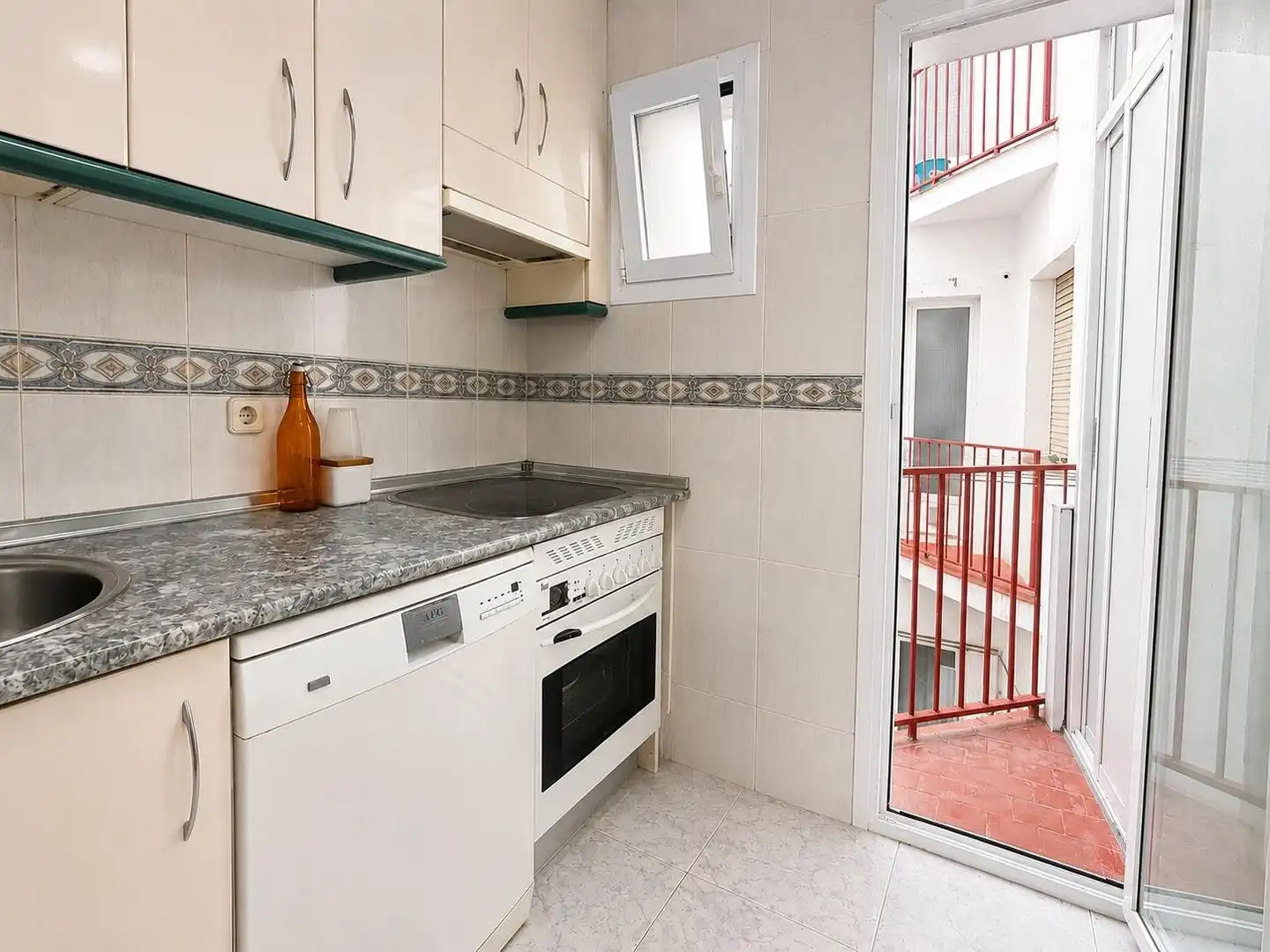 Küche von Wohnung zum Verkauf in Madrid mit Heizung, Parkett und Terrasse