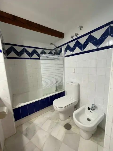 Badezimmer von Erdgeschoss zum Verkauf in Torrevieja mit Klimaanlage, Heizung und Terrasse