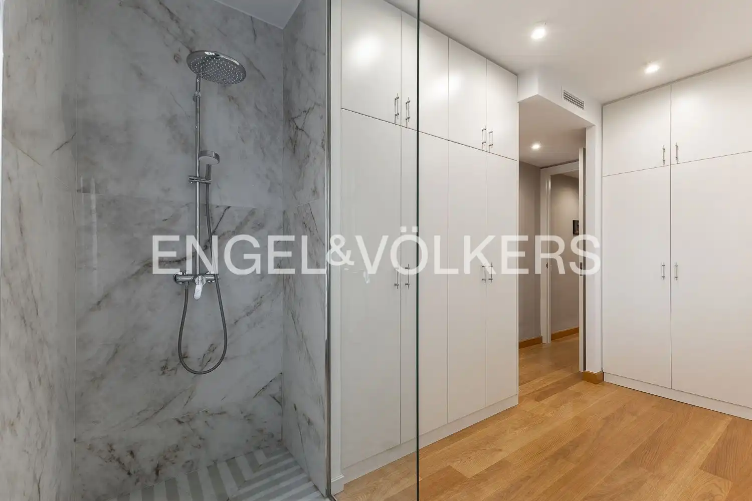 Baño de Apartamento en venta en Valencia con Aire acondicionado, Calefacción y Parquet