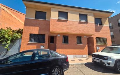 Exterior view of Single-family semi-detached for sale in Valladolid Capital  with Heating, Private garden and Balcony