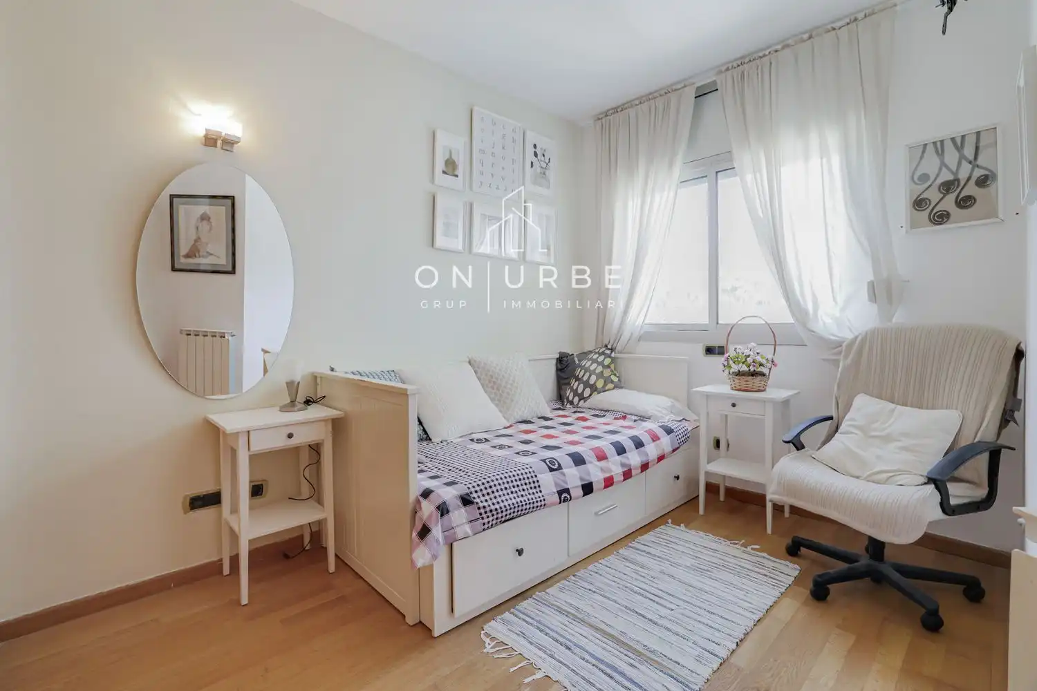 Schlafzimmer von Wohnung zum Verkauf in Barcelona mit Klimaanlage, Terrasse und Abstellraum