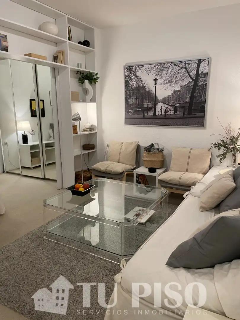 Living room of Flat for sale in Madrid  with Air Conditioner, Heating and Furnished