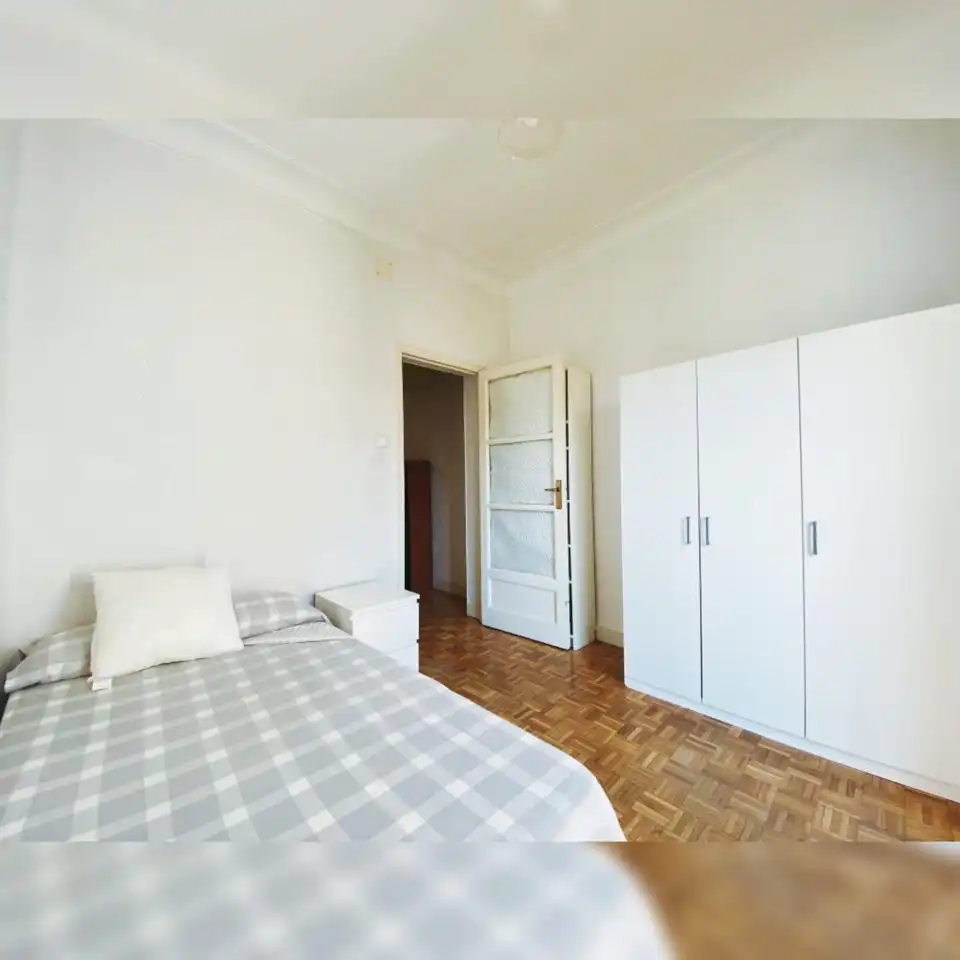 Habitación de Piso de alquiler en Madrid con Calefacción, Terraza y Amueblado