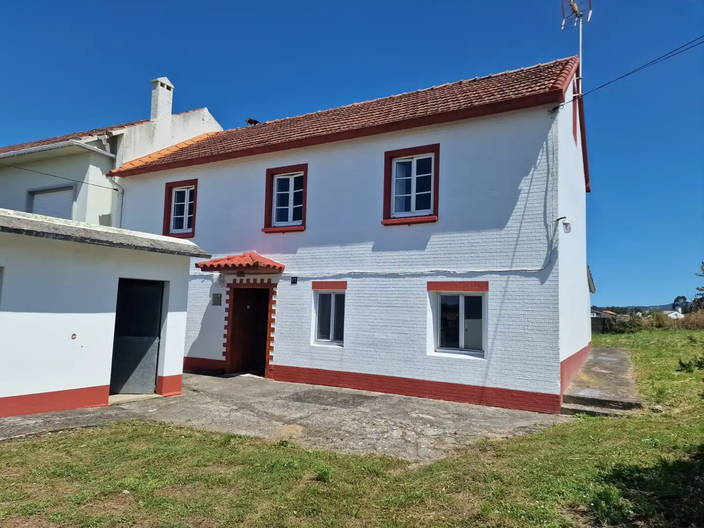 Vista exterior de Casa o xalet en venda en Narón amb Jardí privat i Terrassa