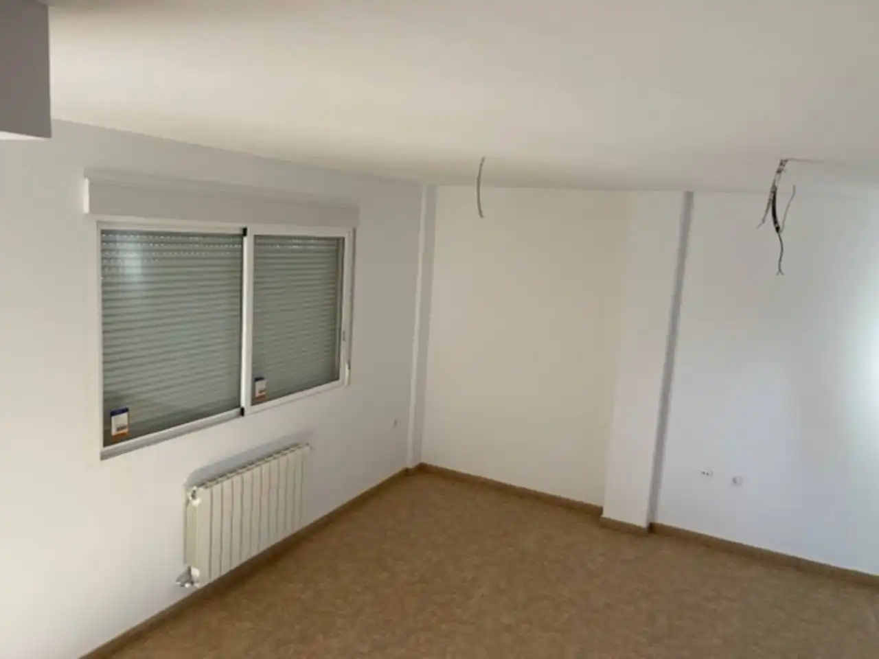 Habitación de Casa adosada en venta en Hellín con Calefacción