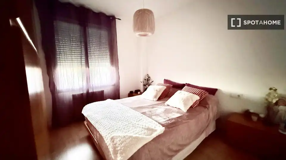 Bedroom of Flat for share in Sant Adrià de Besòs  with Air Conditioner, Heating and Furnished