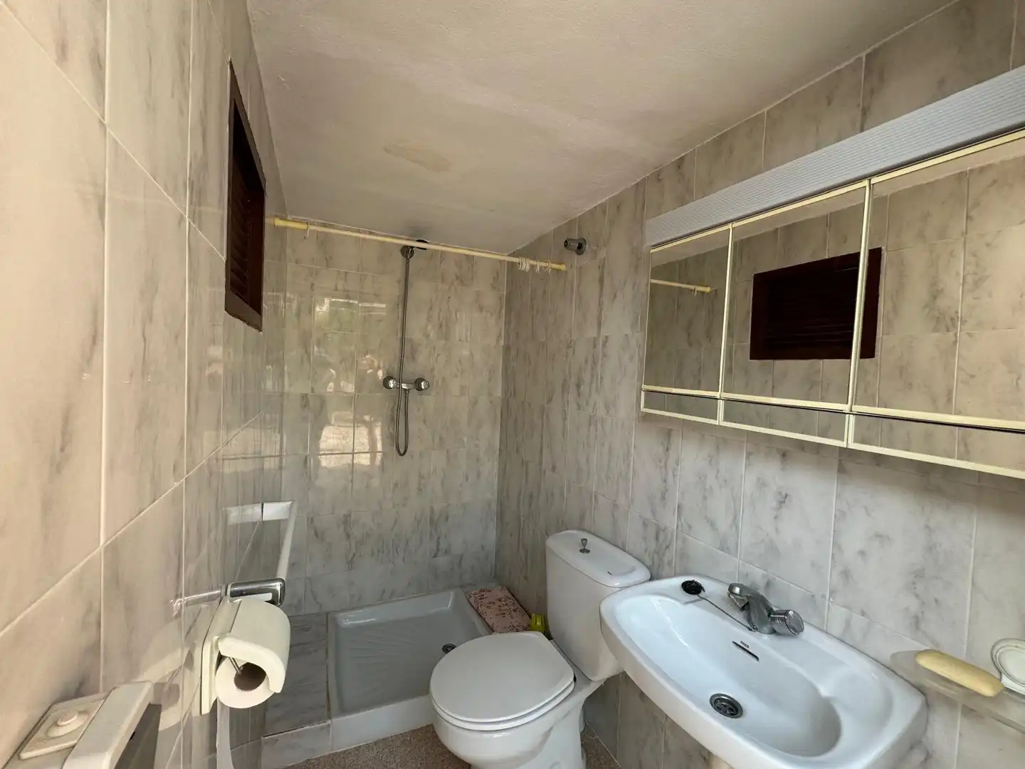 Bany de Casa o xalet en venda en Alicante / Alacant amb Calefacció, Jardí privat i Terrassa