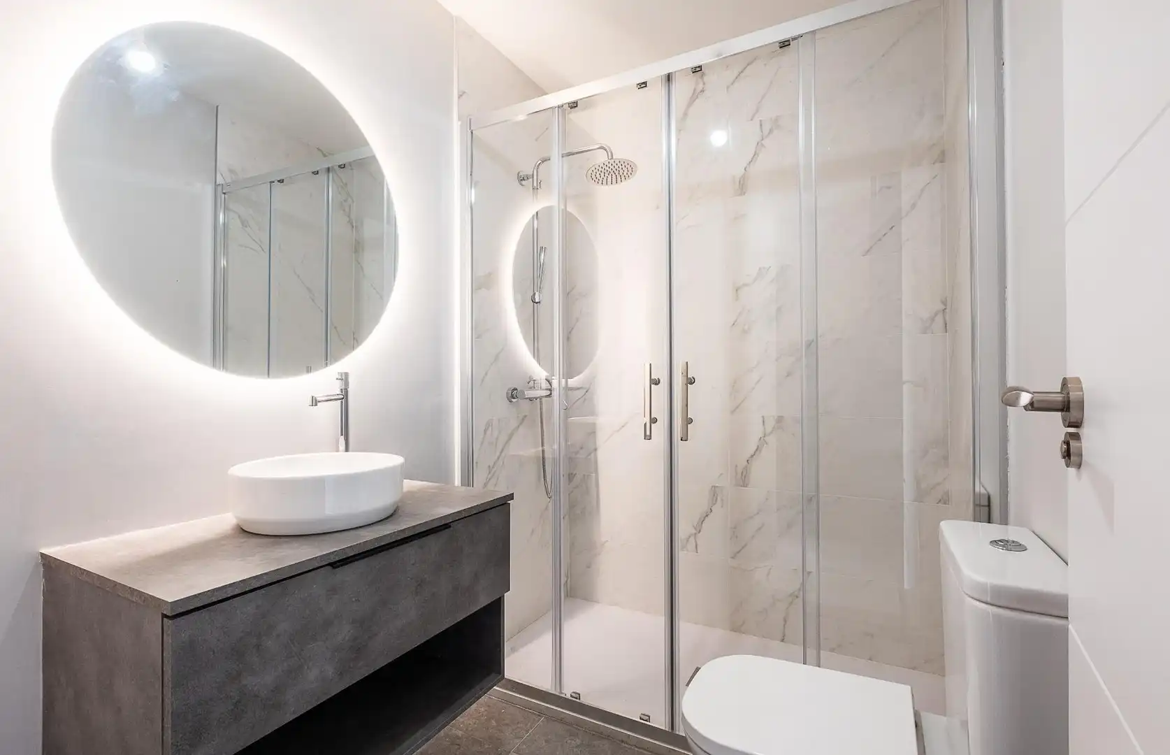 Badezimmer von Dachboden zum Verkauf in Madrid mit Klimaanlage, Heizung und Privatgarten