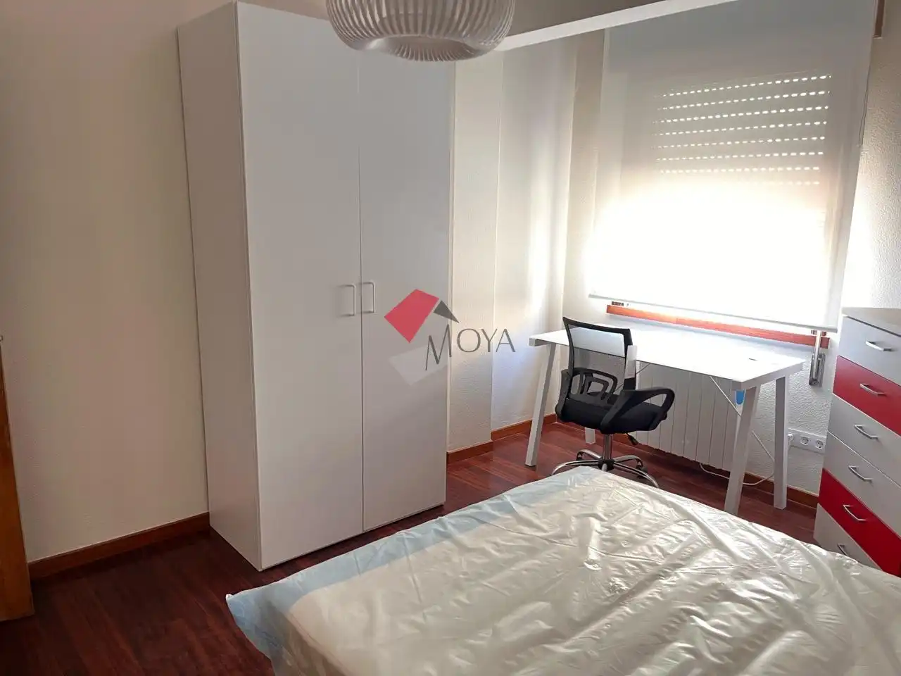 Schlafzimmer von Wohnungen zur Miete in Vigo  mit Heizung und Möbliert
