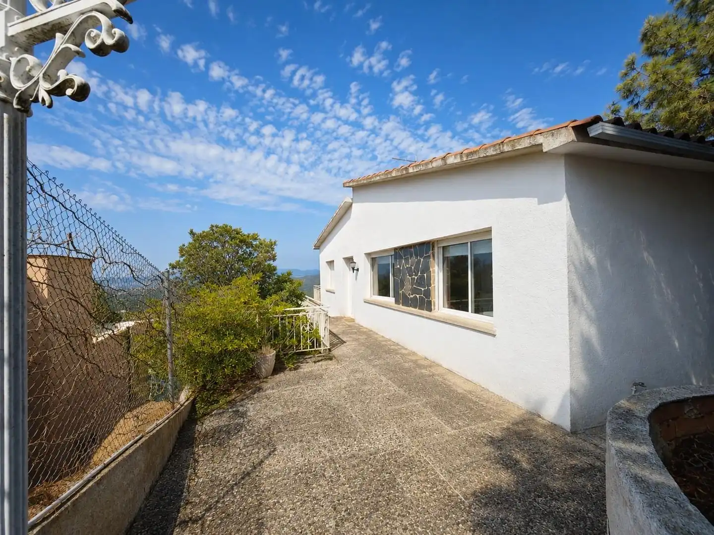 Außenansicht von Haus oder Chalet zum Verkauf in Lloret de Mar mit Privatgarten, Terrasse und Abstellraum