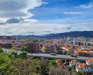 Vista exterior de Pis en venda en Bilbao  amb Jardí privat i Terrassa