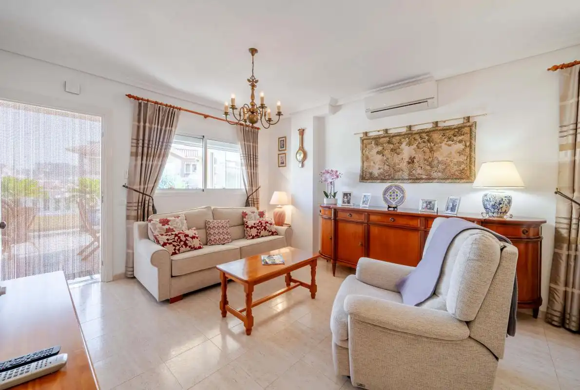 Sala de estar de Dúplex en venta en Santa Pola con Aire acondicionado, Calefacción y Jardín privado