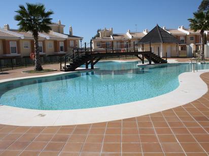 Piscina de Casa adosada en venda en Vélez-Málaga amb Aire condicionat, Terrassa i Balcó