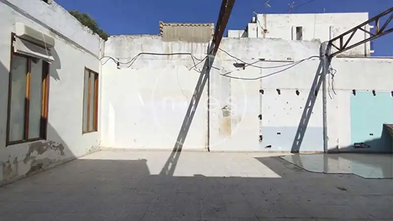 Vista exterior de Local en venta en Montserrat