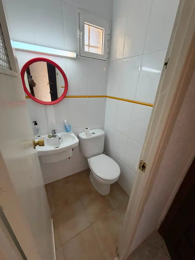 Badezimmer von Einfamilien-Reihenhaus zur Miete in La Manga del Mar Menor mit Privatgarten, Terrasse und Möbliert