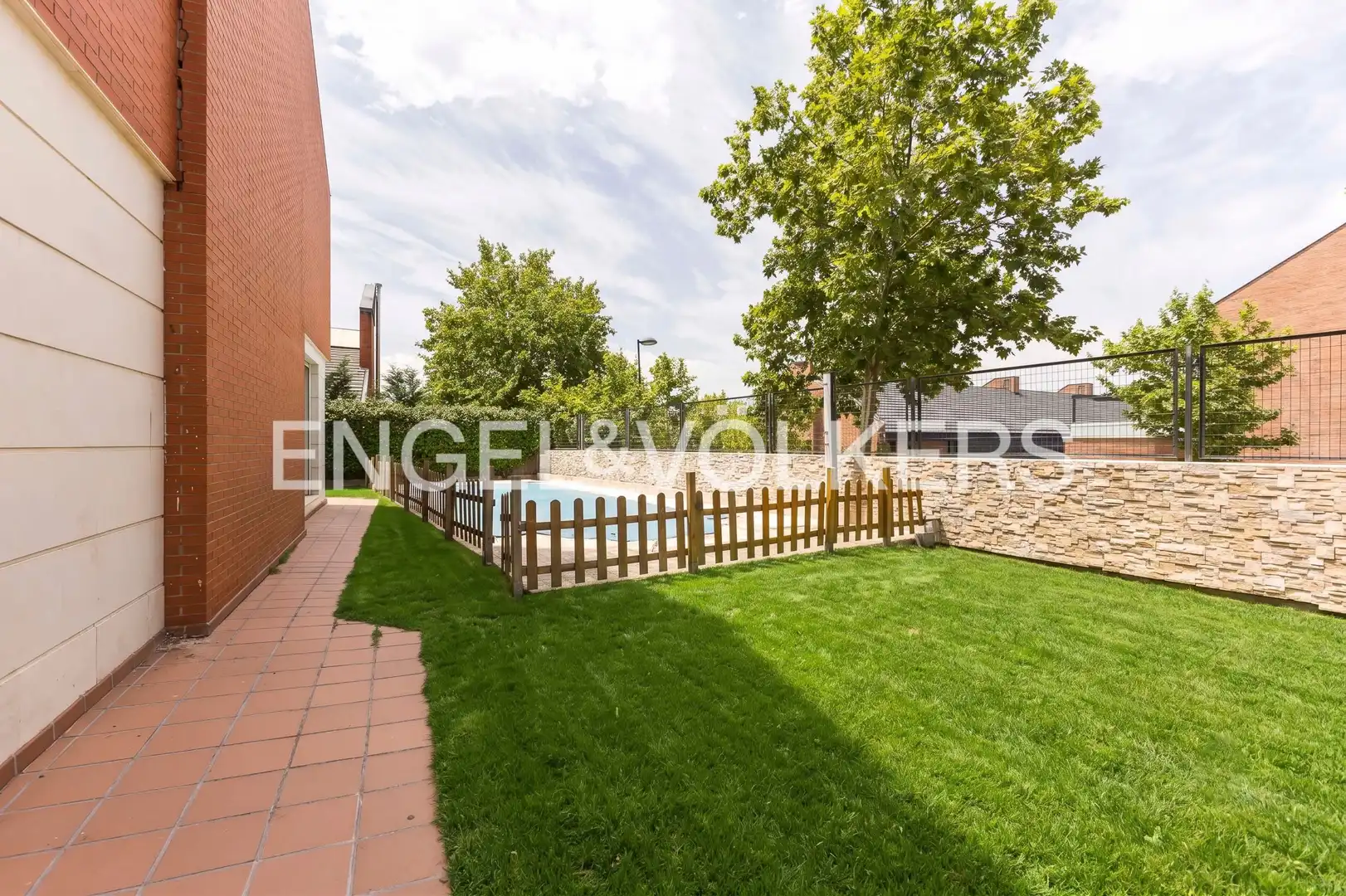 Garden of Detached homes for sale in Paracuellos de Jarama  with Air Conditioner, Heating and Private garden