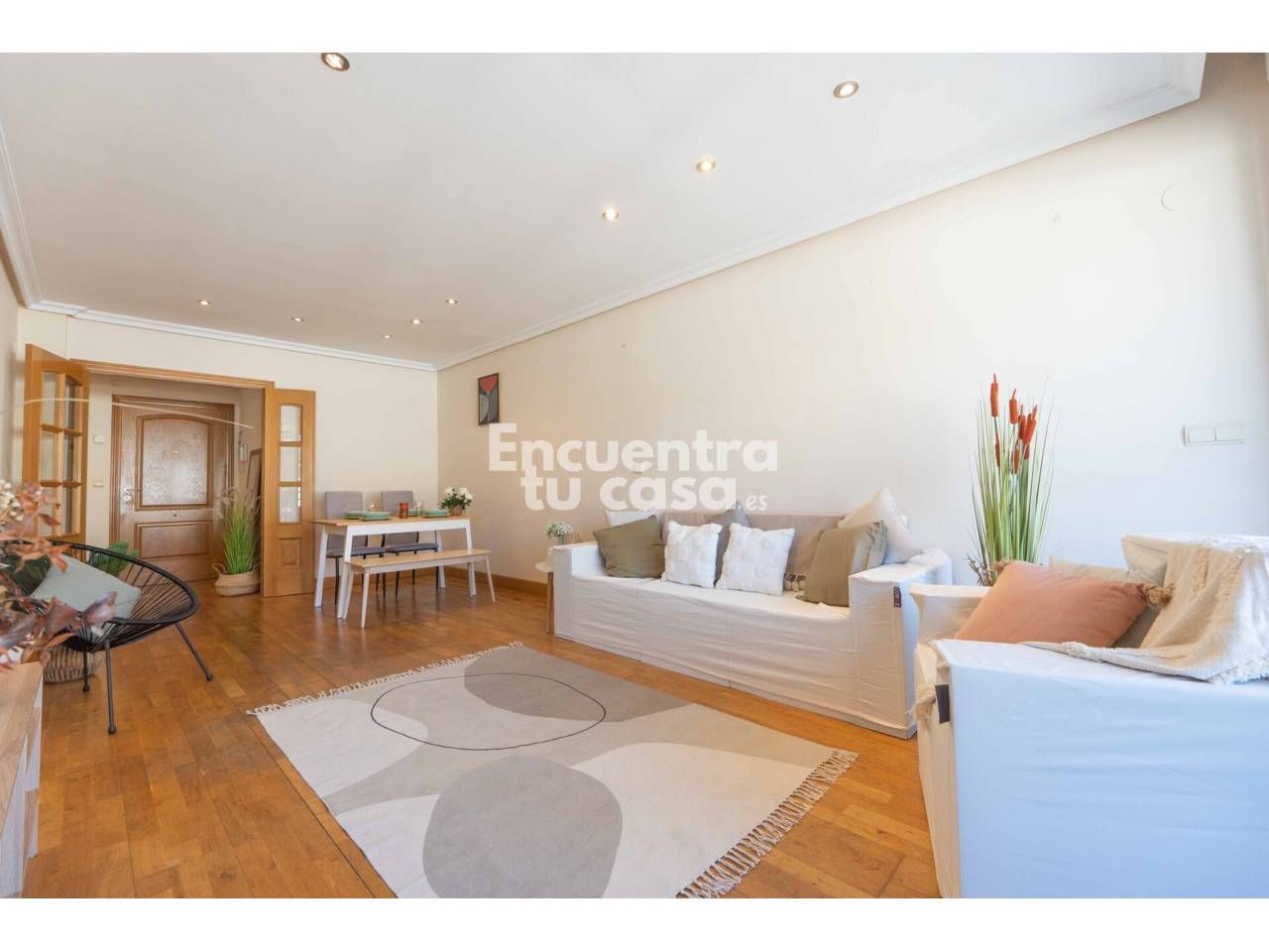 Sala d'estar de Pis en venda en Donostia - San Sebastián  amb Calefacció, Terrassa i Traster