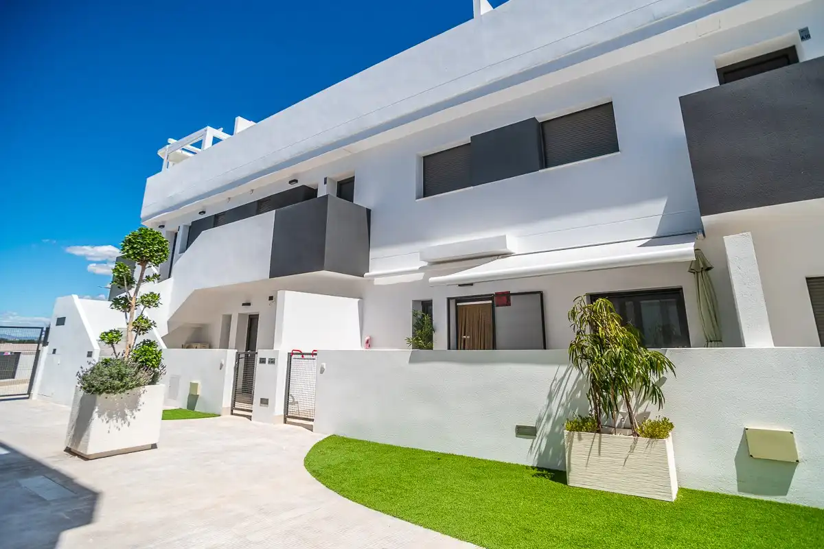 Piso con terraza en venta en Los Balcones - Los Altos, imagen 3